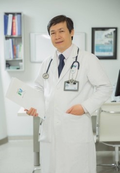 Hình.C.37: T.S Lê Khắc Quyến với Luận án NC chế tạo thành công HTKN rắn Hổ mèo, 2019.